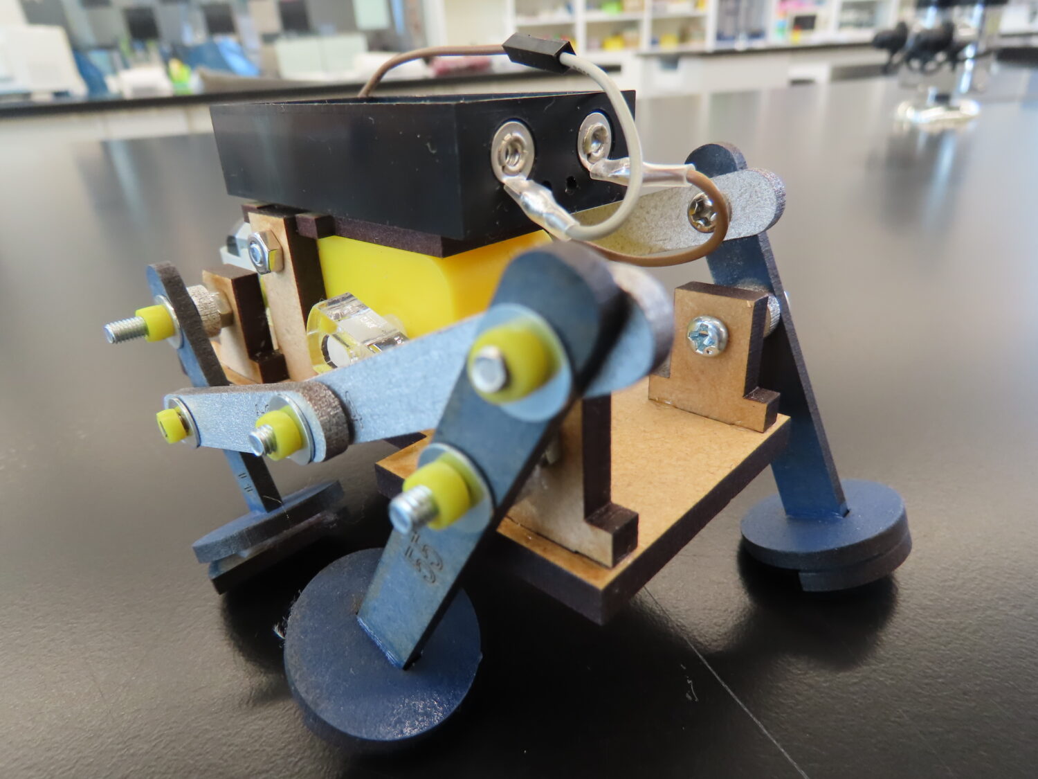 体験教室「4足歩行ロボット〈トコトコ6号〉」(事前申込・先着順)