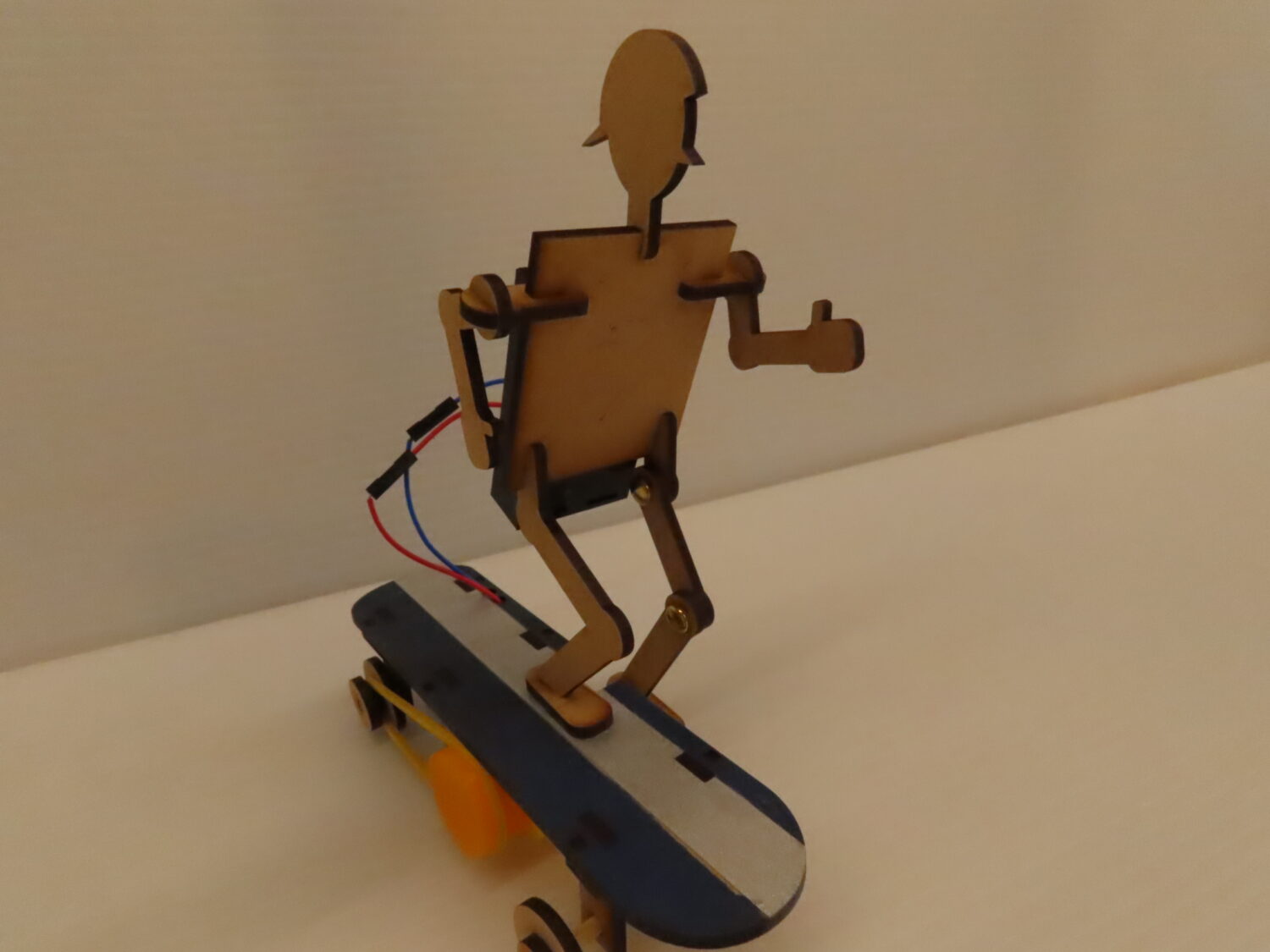 体験教室「スケートボードロボット」(事前申込・先着順)
